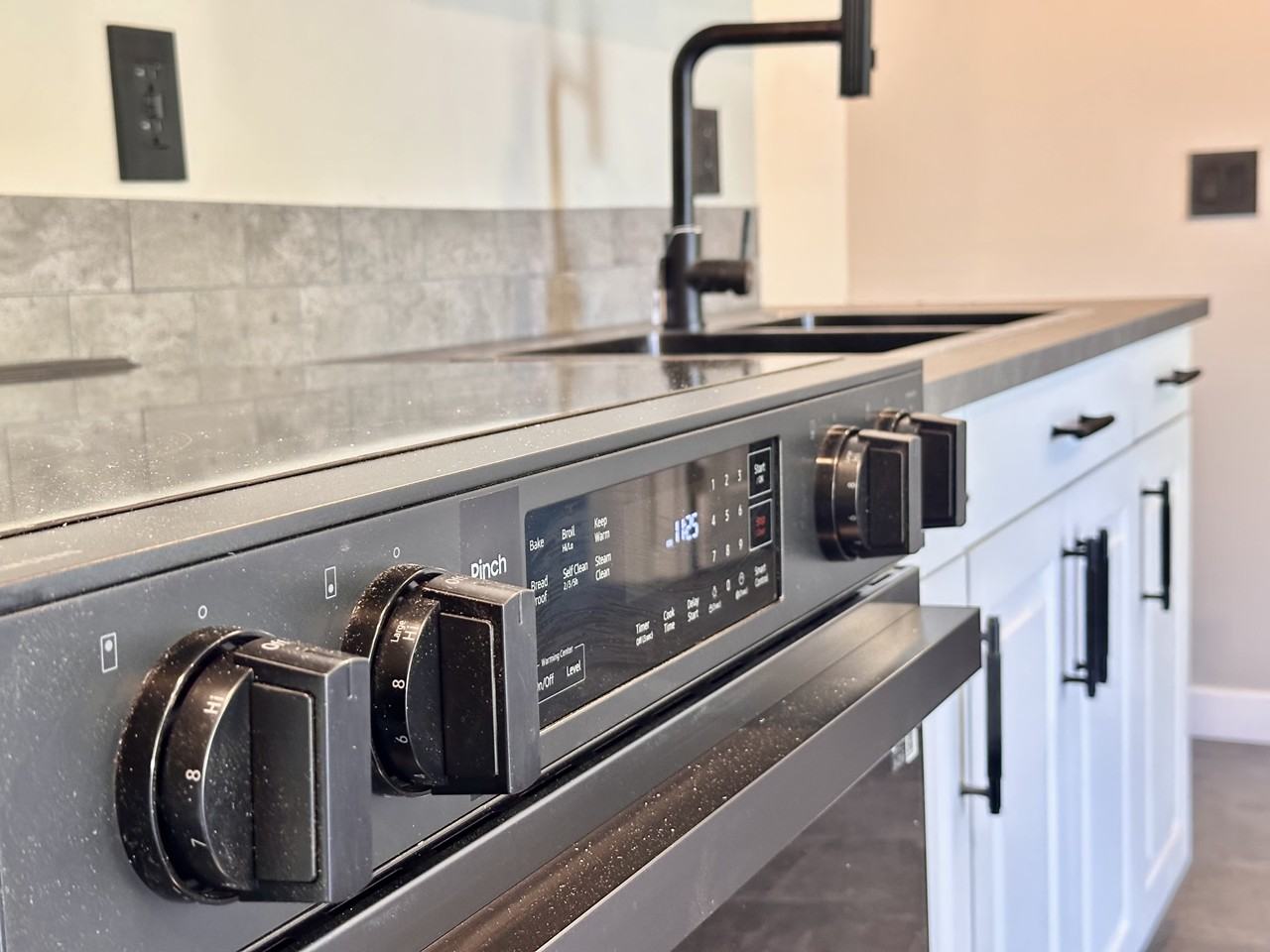 1922 Kellogg Ave #2 - Photo 5 of 19