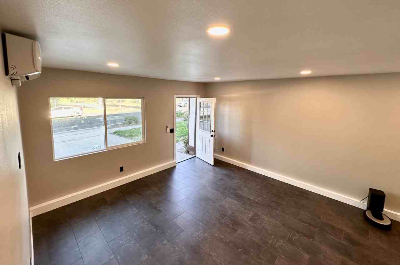 1922 Kellogg Ave #2 - Photo 7 of 19