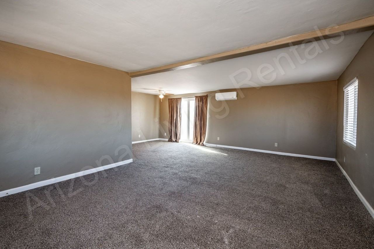 3939 N Aztec Rd - Photo 3 of 21