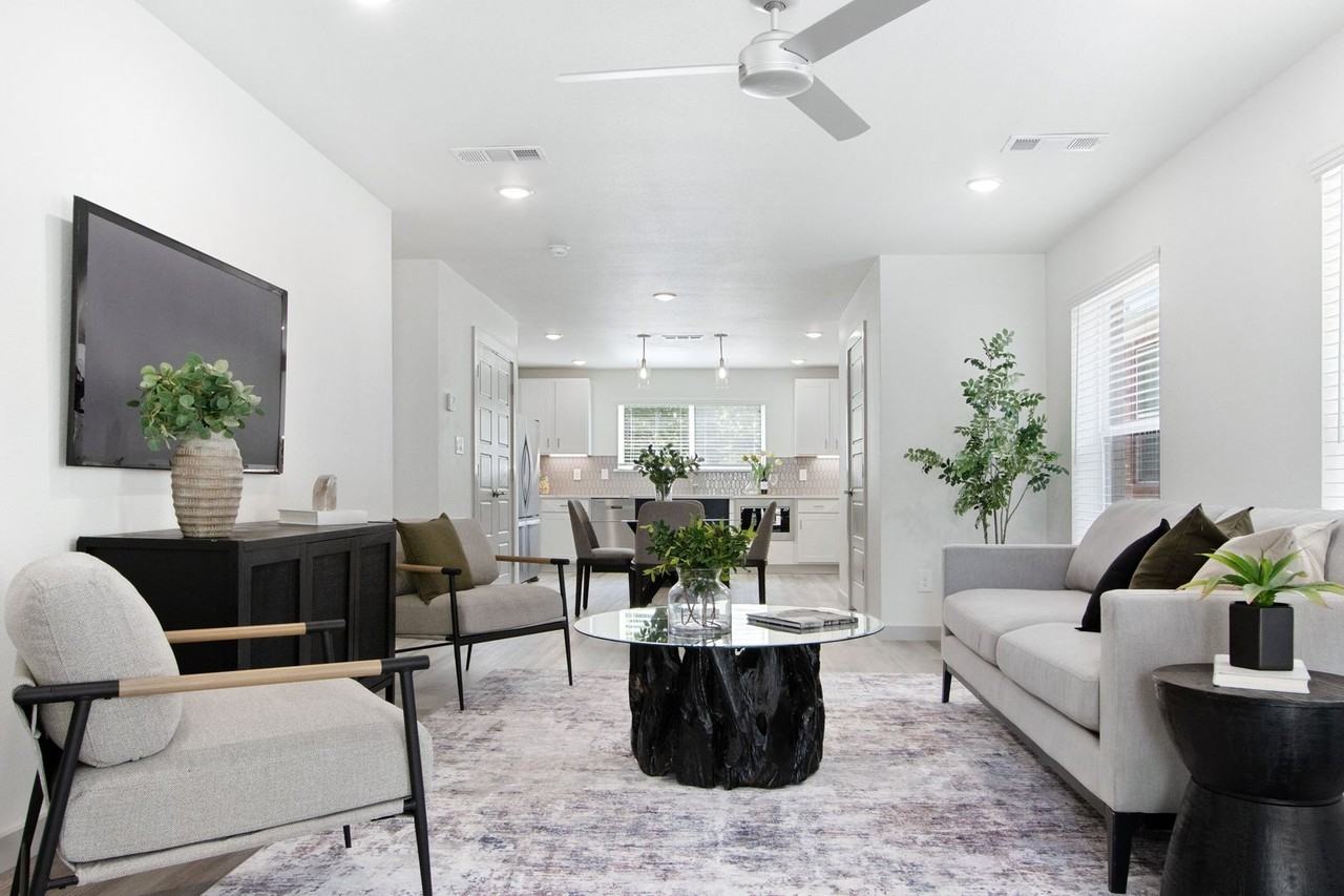 3226 S University Dr - Photo 4 of 17