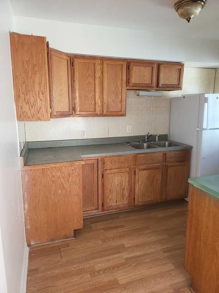 22127 Saxony Ave - Photo 6 of 18