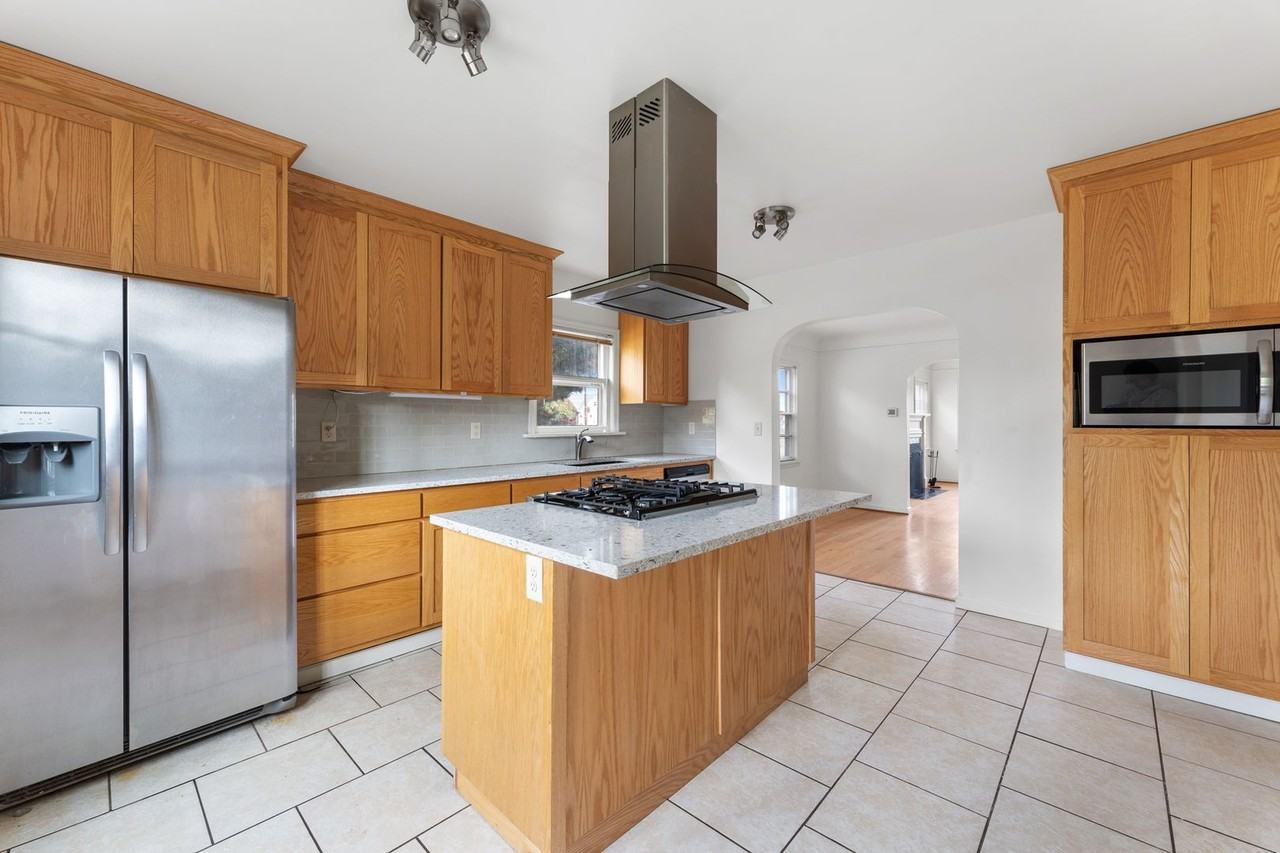 5937 N Denver Ave - Photo 4 of 38