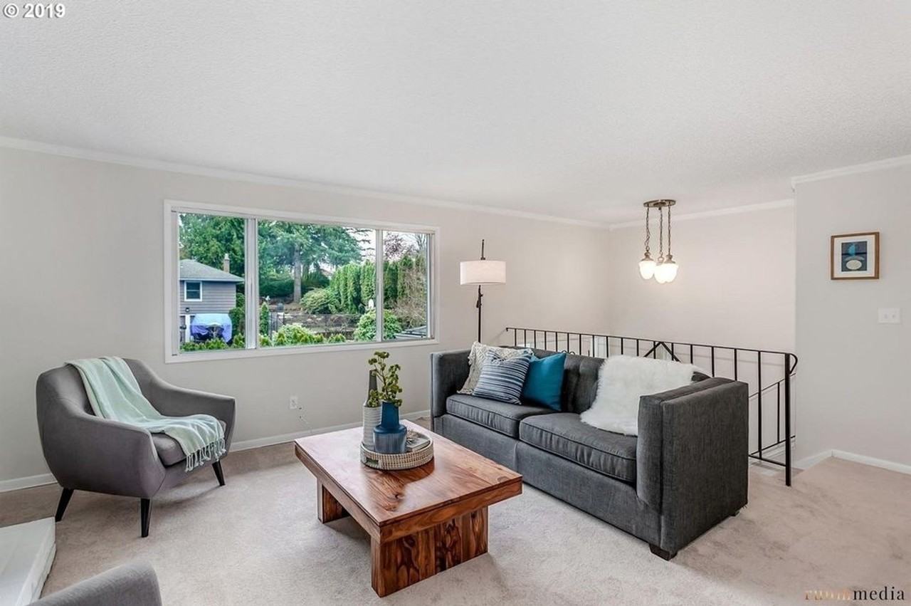 8205 Sw Laurel St - Photo 4 of 48