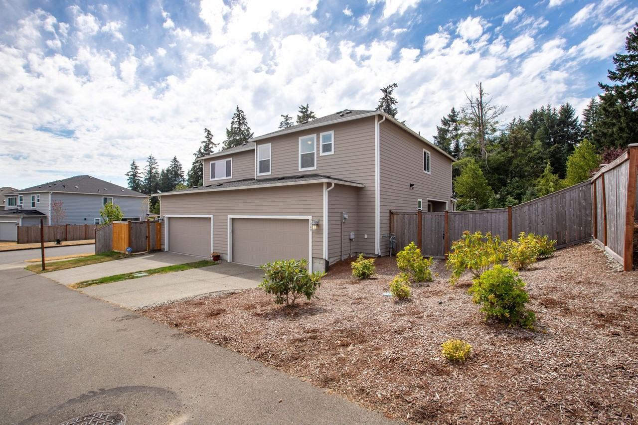 3368 Hoffman Hill Blvd - Photo 2 of 25
