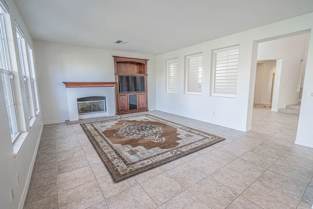 23917 Lakeside Rd - Photo 4 of 45