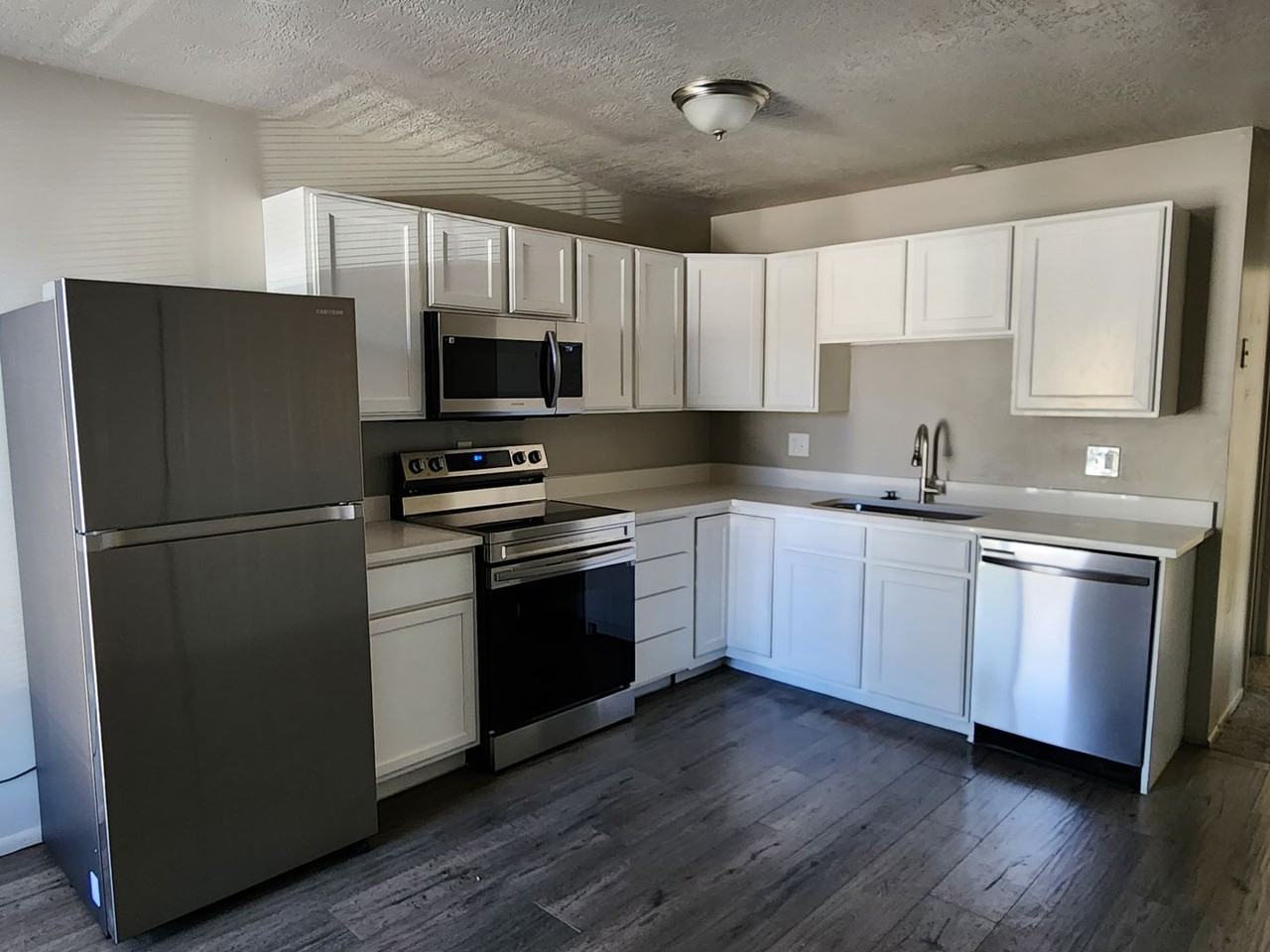 1805 W Shannon Cir - Photo 2 of 7