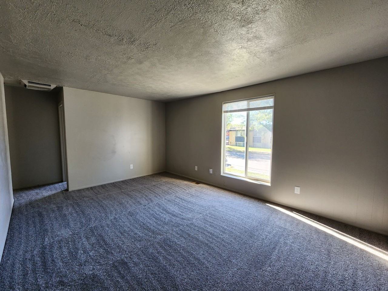 1805 W Shannon Cir - Photo 3 of 7