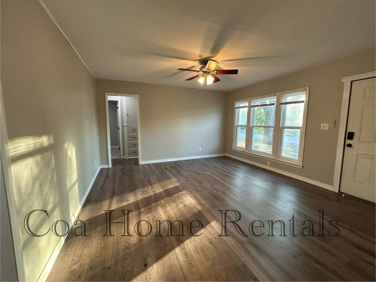 100 S Nevada St - Photo 2 of 12