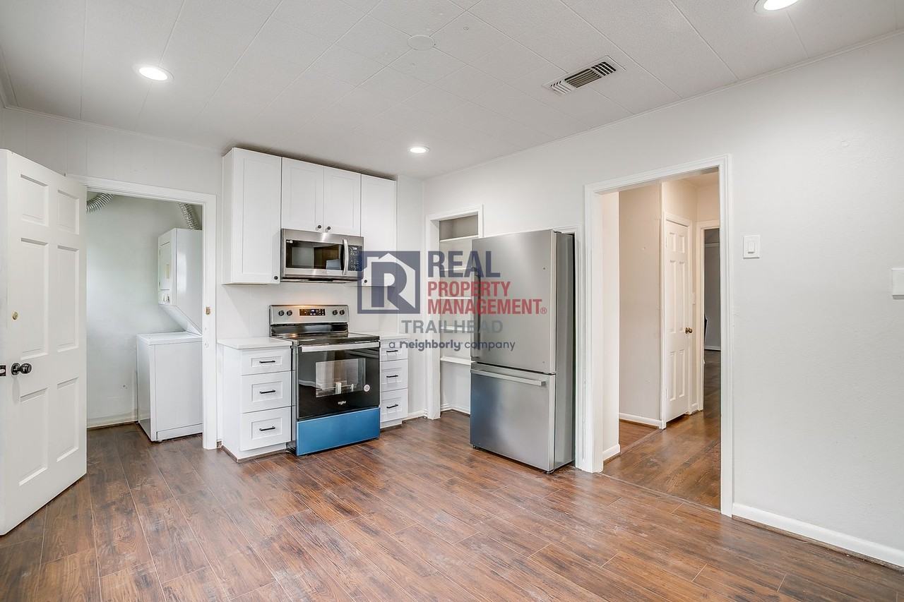 404 Monticello Dr #B - Photo 7 of 31