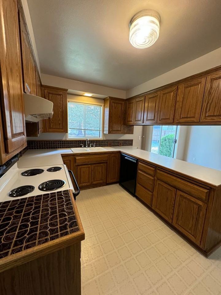 4337 Lombard Dr - Photo 2 of 26