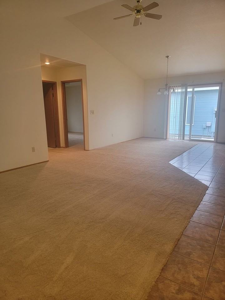 102 Se Maple Ave - Photo 2 of 14