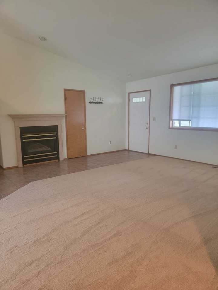 102 Se Maple Ave - Photo 3 of 14