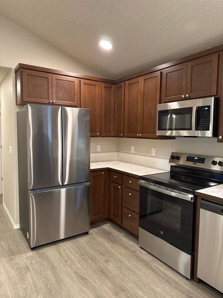 832 Se 6th St #2 - Photo 7 of 27