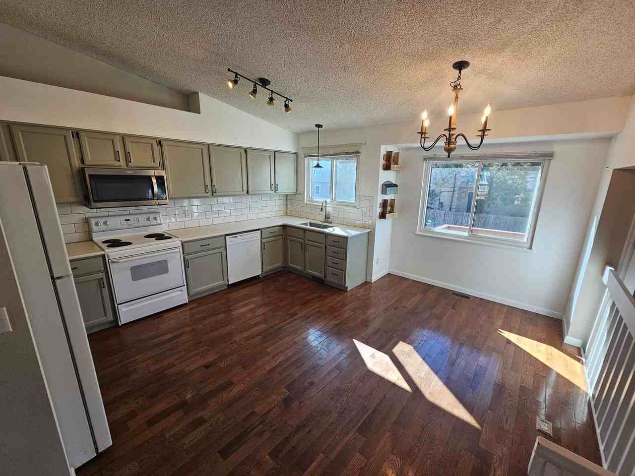 5145 Slickrock Dr - Photo 5 of 20