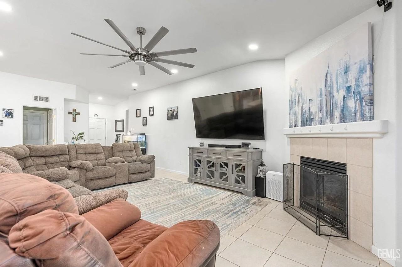 12218 Marla Ave - Photo 2 of 19