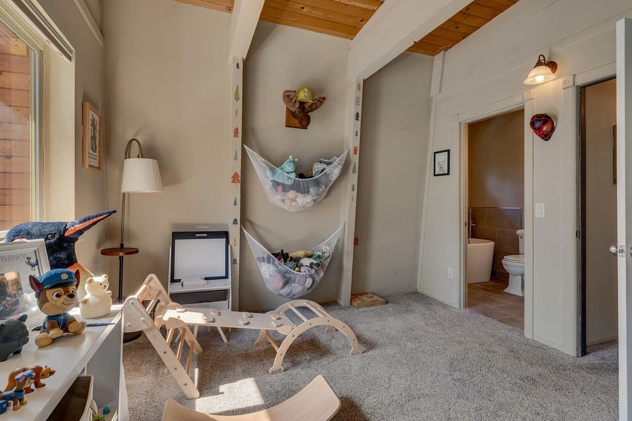 261 Shoreview Dr - Photo 2 of 31