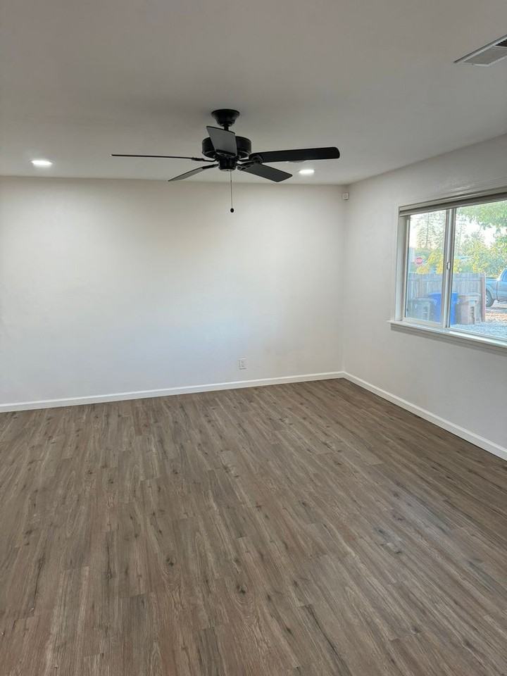 1505 Mabelle Way - Photo 3 of 10
