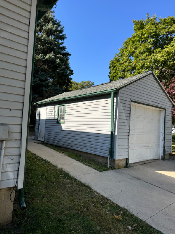 511 Bowery St - Photo 2 of 13