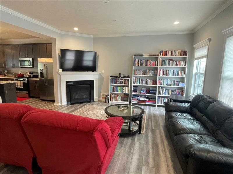 327 Trinity Way - Photo 3 of 16