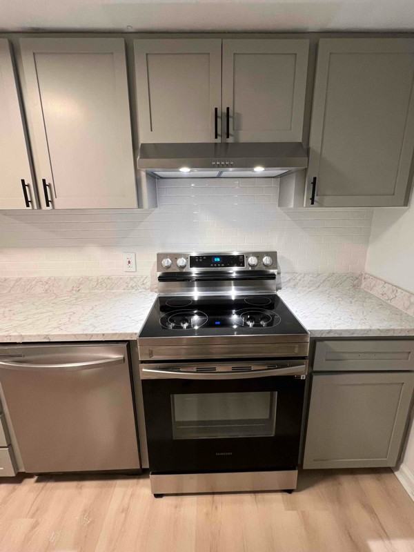 531 Ditmar Street #B - Photo 3 of 13