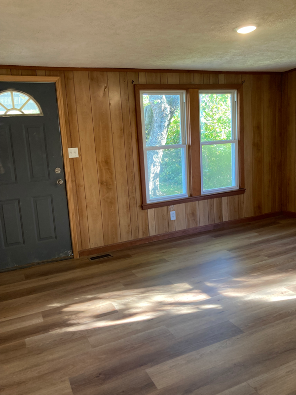 1503 E Millard St - Photo 3 of 12