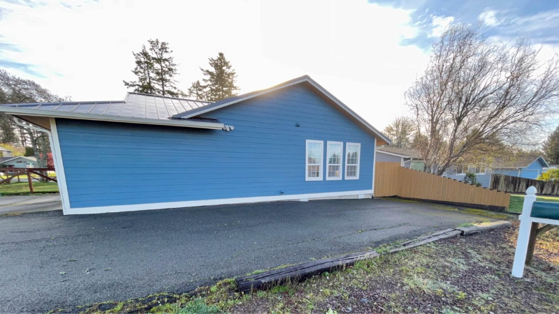 1055 Ransom Ave - Photo 2 of 8