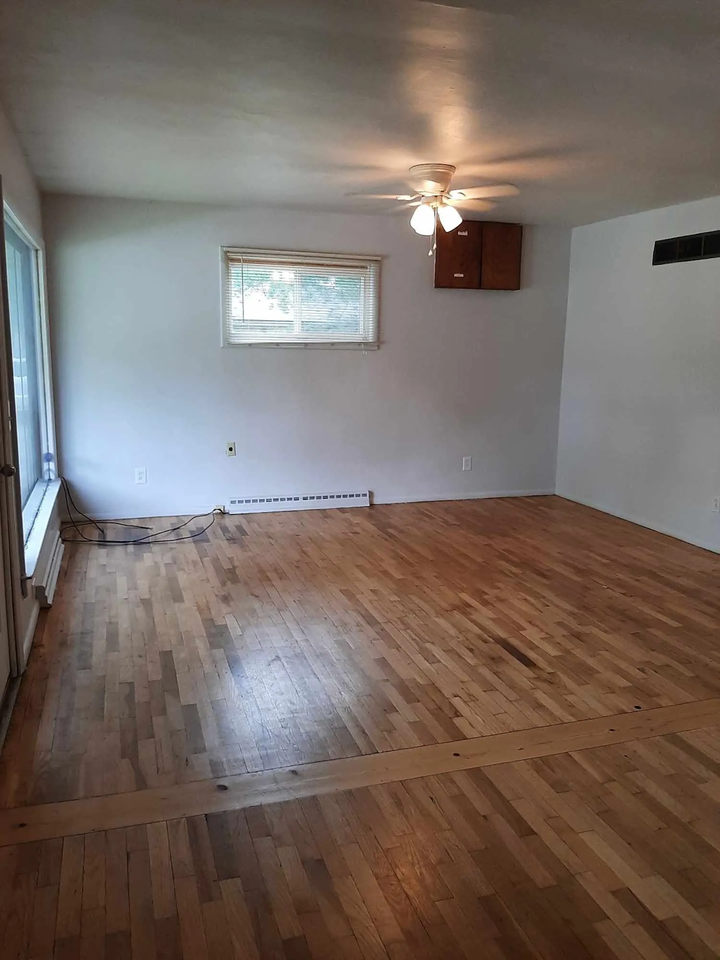 1127 California Avenue - Photo 4 of 30