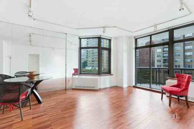 188 East 64th Street - Photo 5 of 7