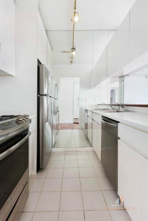 188 East 64th Street - Photo 6 of 7