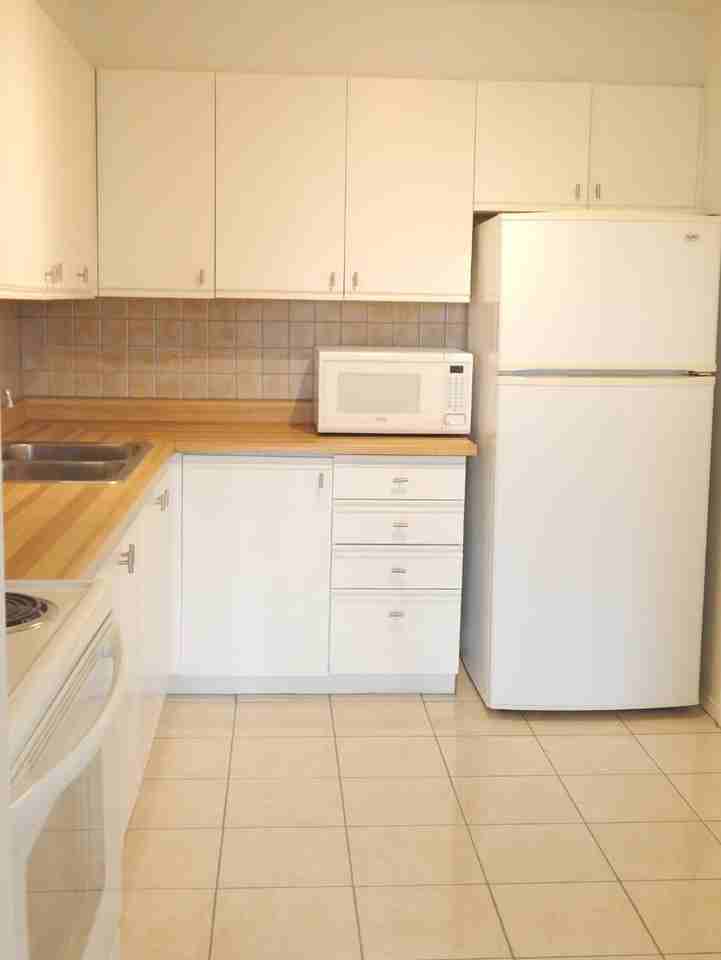 3841 Lake Shore Blvd W - Photo 2 of 7