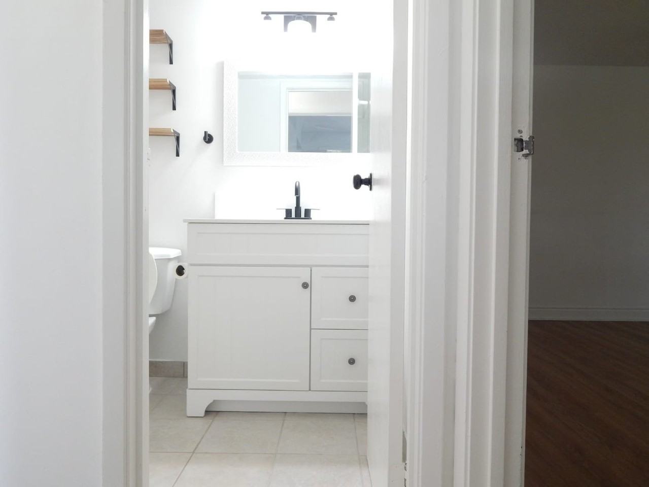 3841 Lake Shore Blvd W - Photo 3 of 7