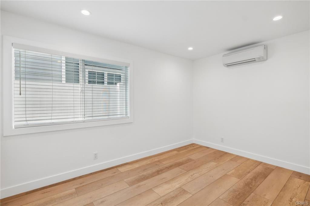 505 35th St #A - Photo 2 of 8