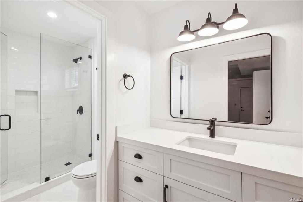 505 35th St #A - Photo 3 of 8