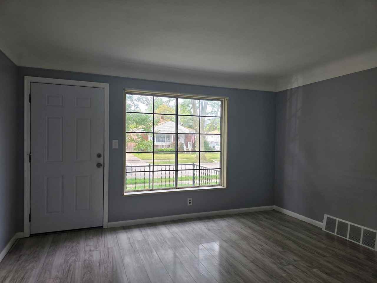 14734 Cicotte Ave - Photo 3 of 8