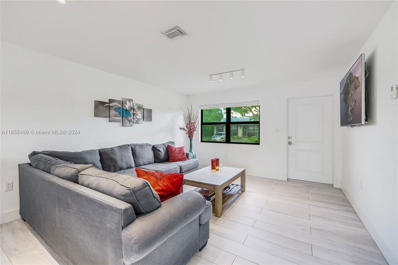 13566 Sw 48th Ter - Photo 3 of 8