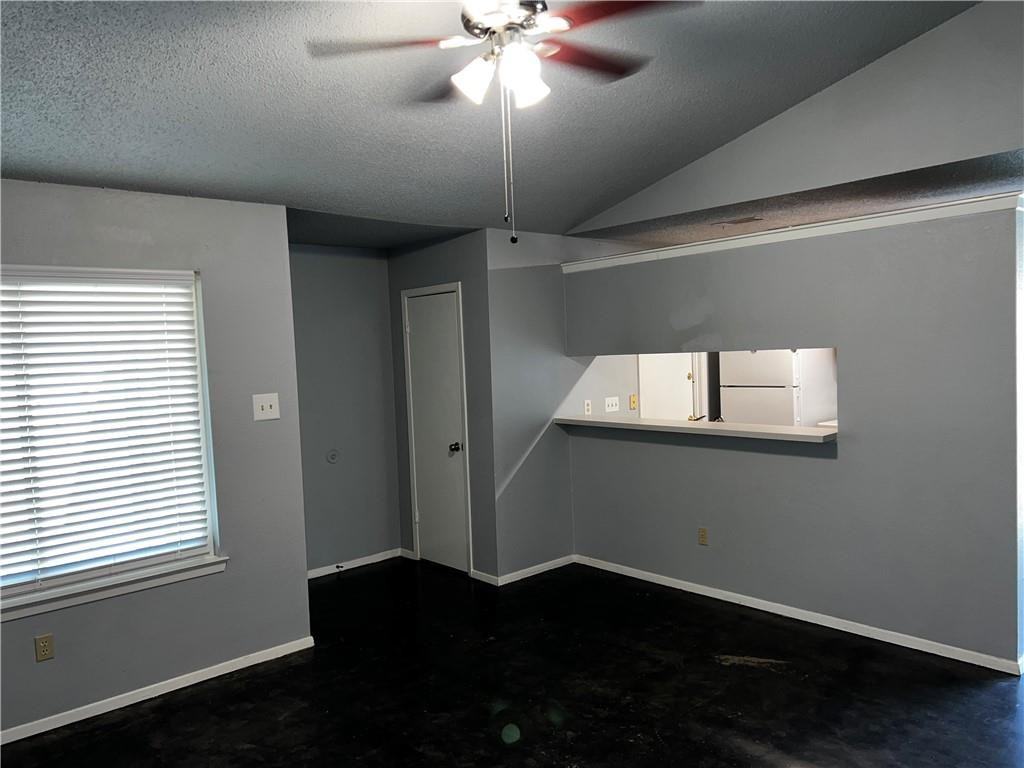 617 Greenlawn Blvd - Photo 3 of 8