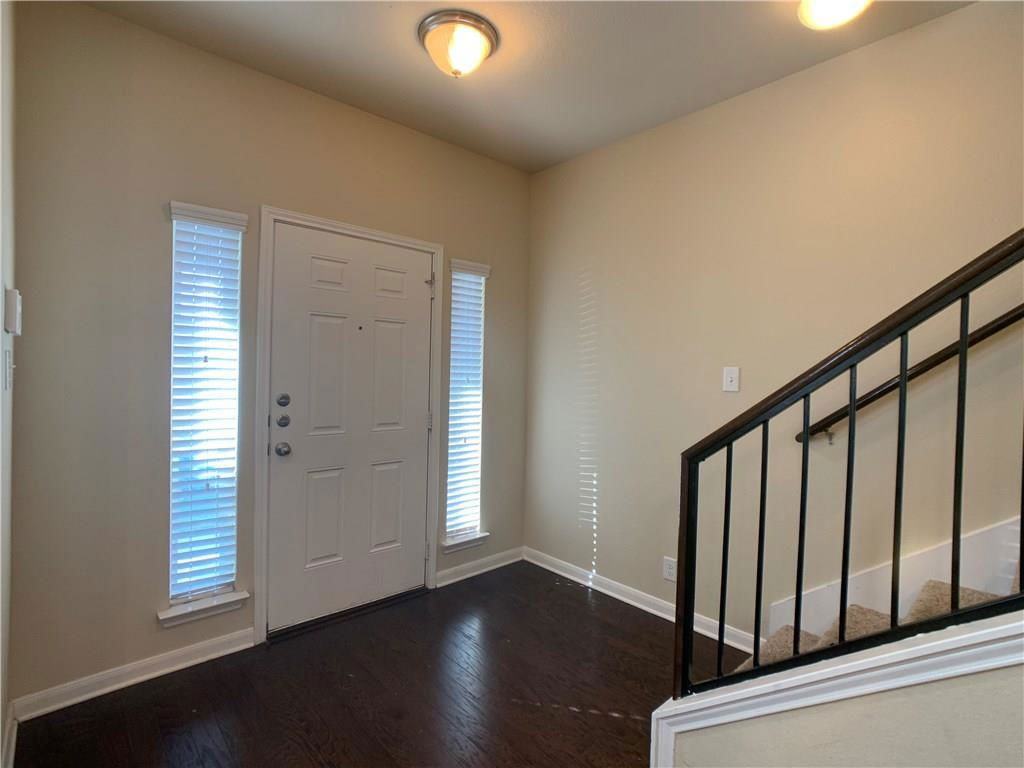 604 Lookout Tree Ln - Photo 2 of 8