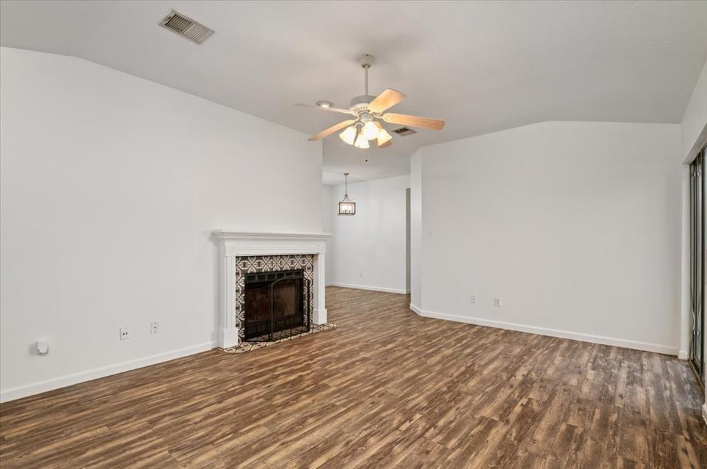 1045 Silverstone Ln - Photo 3 of 8