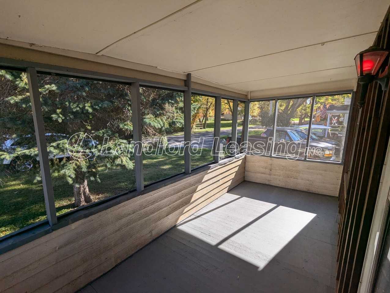 352 Broadway St - Photo 2 of 17