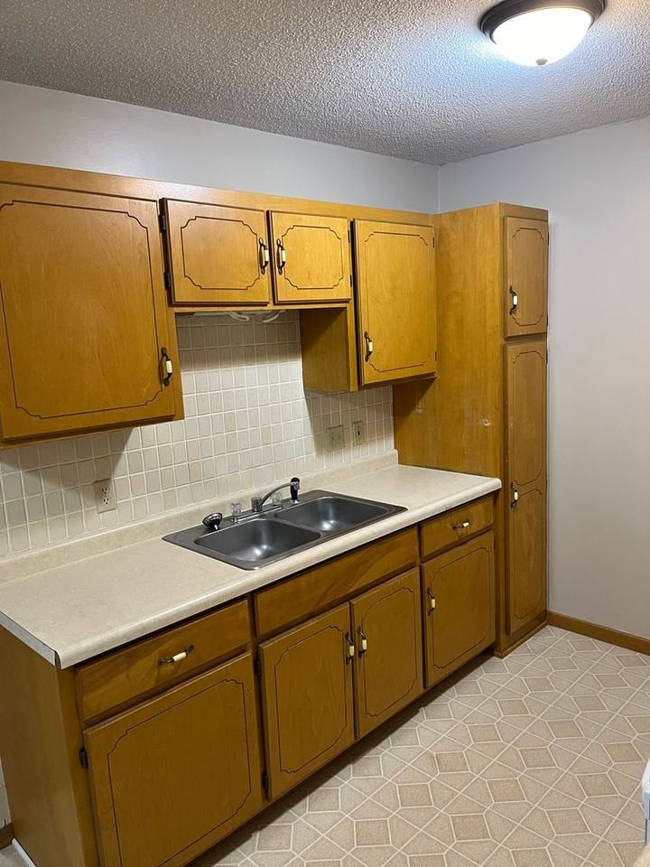 117 S Meridian St - Photo 3 of 12