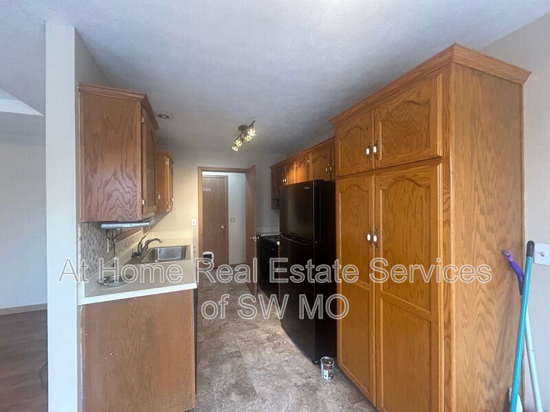 1260 Vintage Ln - Photo 4 of 7