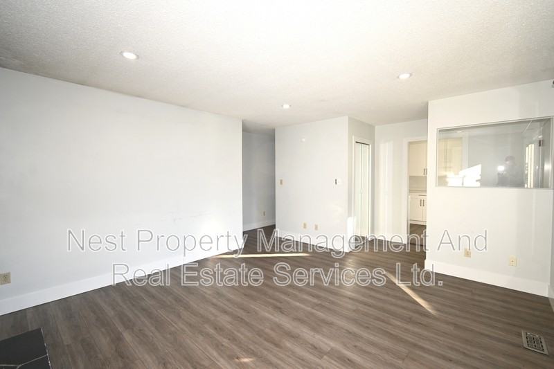 282 Clark Cres #A - Photo 2 of 16