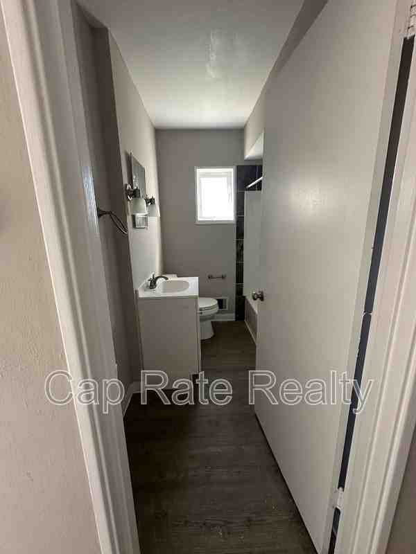 1882 E Hudson St - Photo 3 of 6