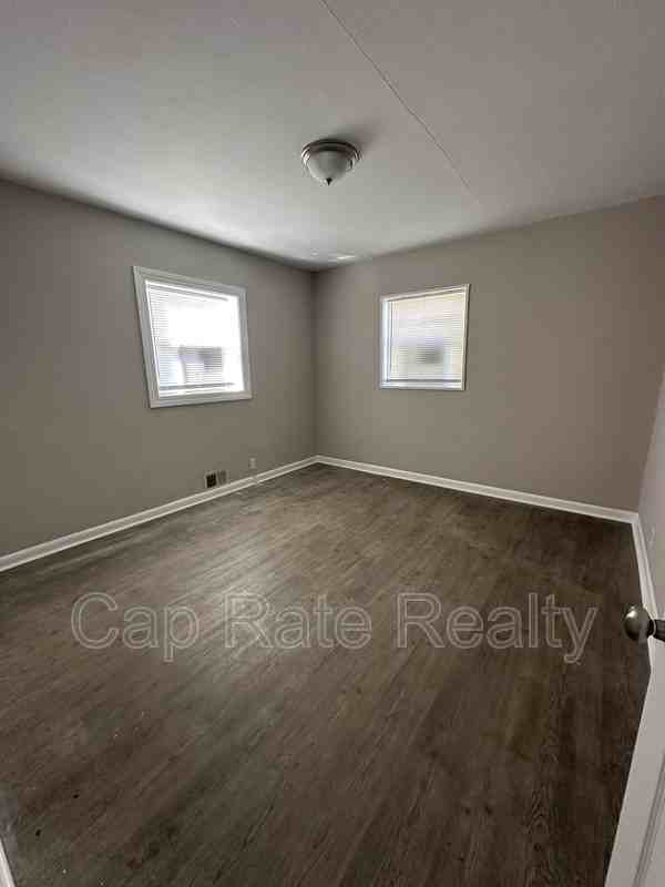 1882 E Hudson St - Photo 4 of 6