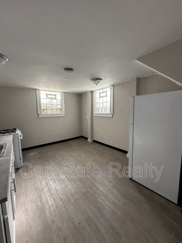 1882 E Hudson St - Photo 5 of 6