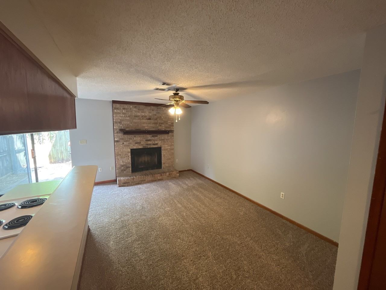 320 Olympia Ct - Photo 3 of 9