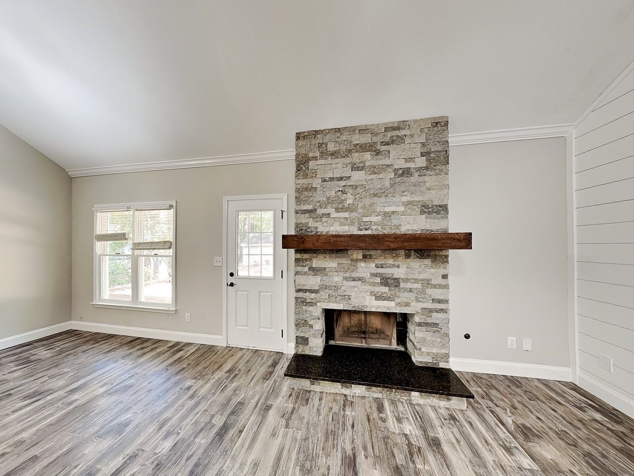 365 Widewater Dr - Photo 4 of 17