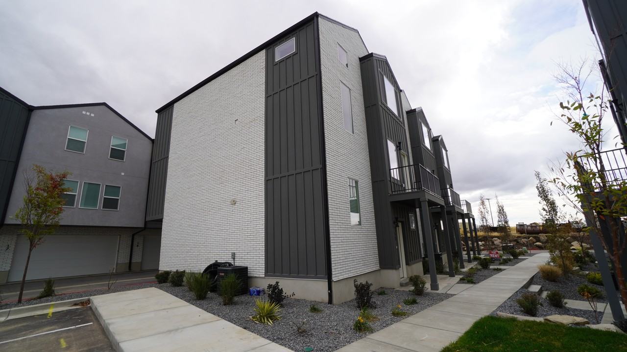 2925 S Highwayste #11 - Photo 4 of 36