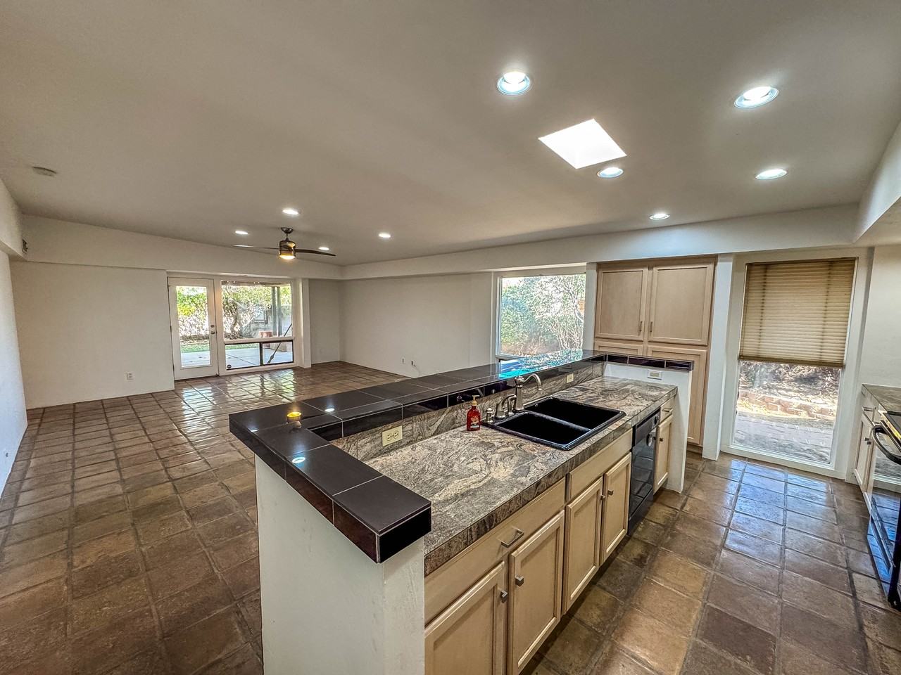 6 S Shadow Creek Pl - Photo 2 of 34