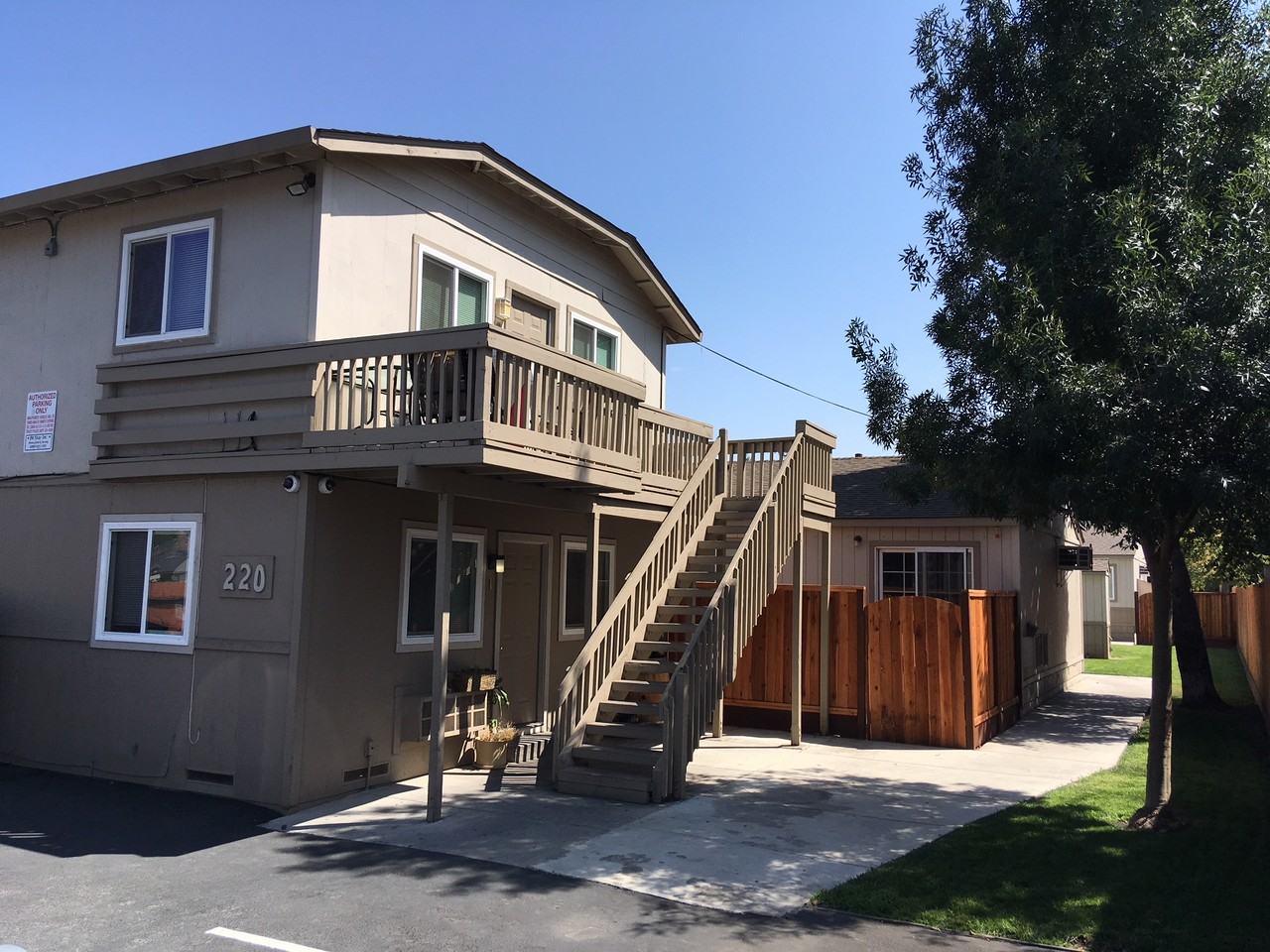 220 W Carlton Way - Photo 2 of 5